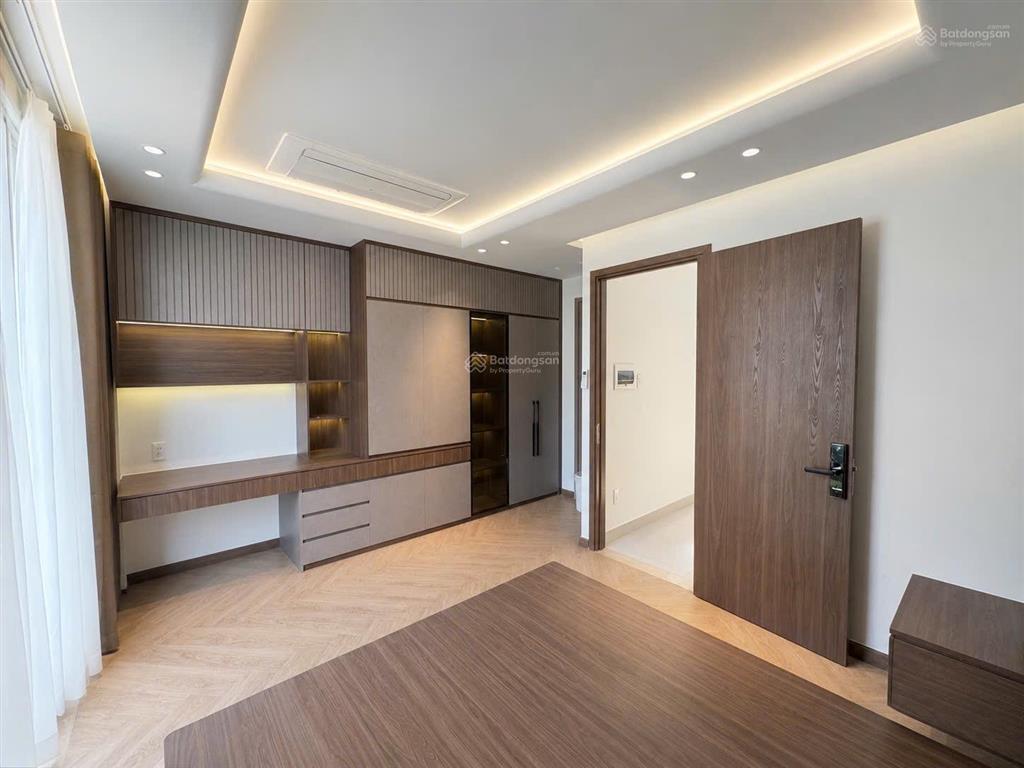 Nhà đẹp 4 tầng  full nội thất cao cấp, có gara ô tô, gần nguyễn thị định