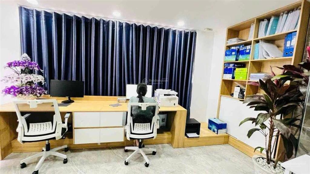 Nhanh tay deal tốt  giá hời  sắp chốt giảm 600tr nhà đẹp 5 tầng trung tâm quận 2