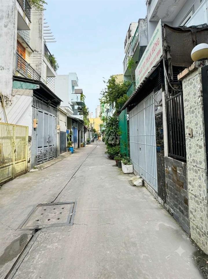Bán nhà 1 trệt 2 lầu hẻm xe hơi 5m gần CVPM Quang Trung Q12