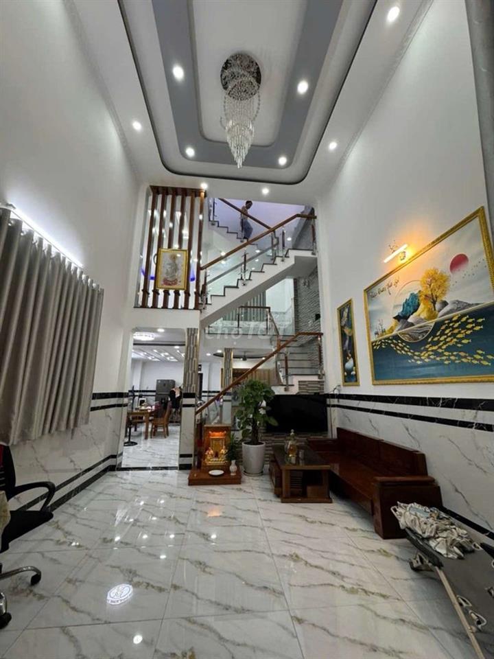 HÓC MÔN NHÀ MỚI - - 100M²( 5.5x17)  - 3 LẦU - HƠN 4 Đ GIÁP Q12 