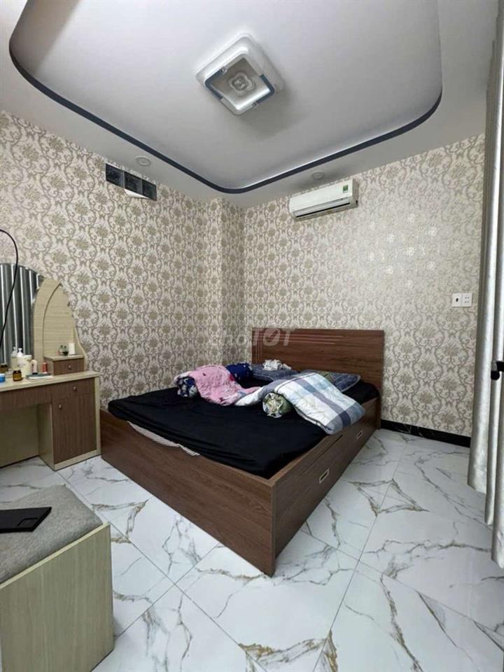HÓC MÔN NHÀ MỚI - - 100M²( 5.5x17)  - 3 LẦU - HƠN 4 Đ GIÁP Q12 