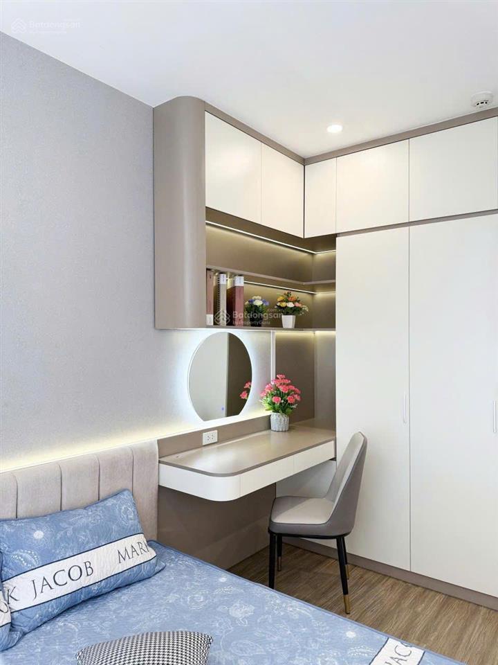 Cho thuê ch 2 ngủ 2 vệ sinh mới làm nội thất, giá 11 triệu, view bể bơi, (hỗ trợ tạm trú, giấy tờ).