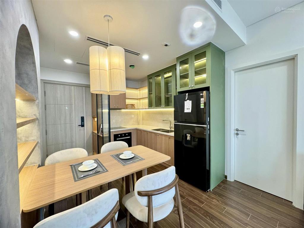 Tôi đi nước ngoài, cần tìm khách thuê căn 2 ngủ 2 vệ sinh full đồ vinhomes smart city, có lốt oto