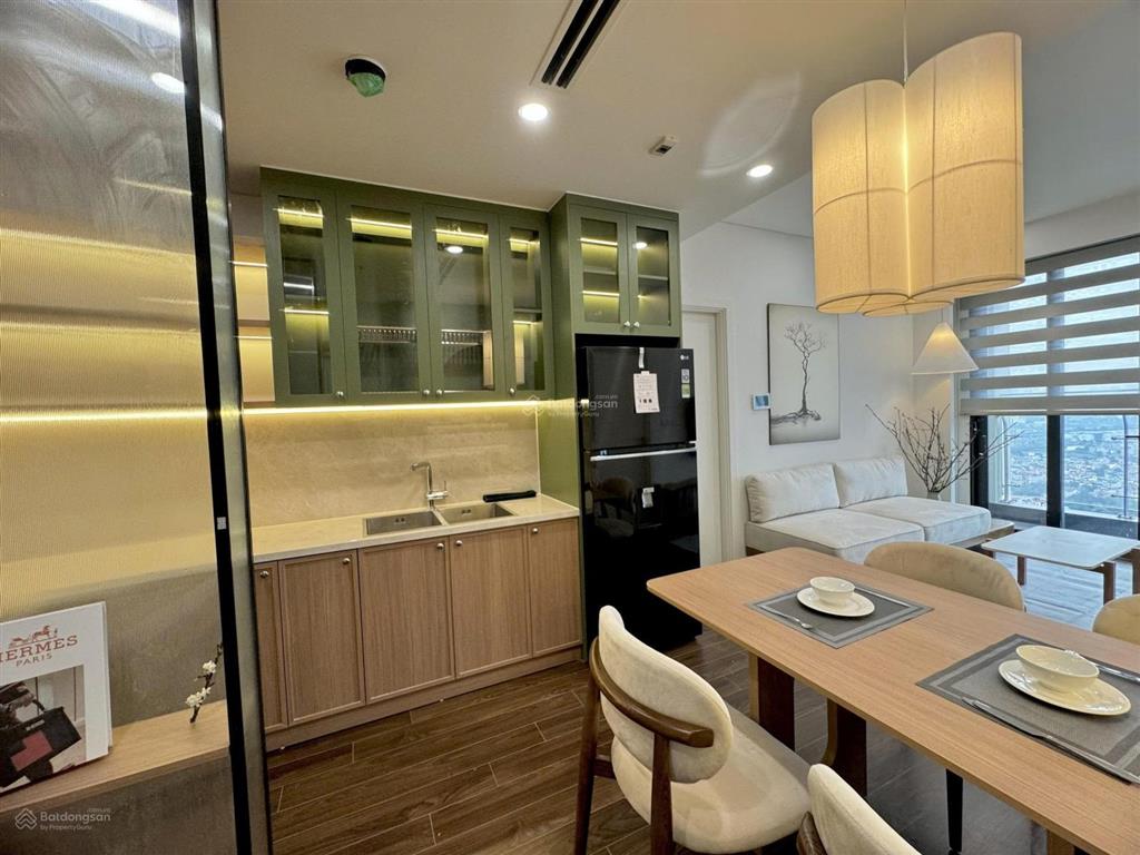 Tôi đi nước ngoài, cần tìm khách thuê căn 2 ngủ 2 vệ sinh full đồ vinhomes smart city, có lốt oto