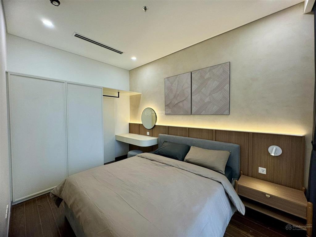 Tôi đi nước ngoài, cần tìm khách thuê căn 2 ngủ 2 vệ sinh full đồ vinhomes smart city, có lốt oto