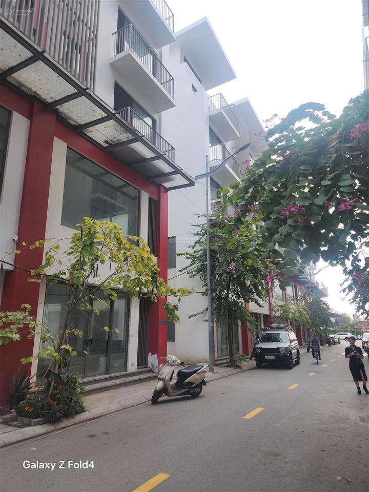 Cần bán nhà 99,2m2. 5 tầng lô góc 3 thoáng tại khai sơn town nguyễn gia bồng long biên 33.66 tỷ