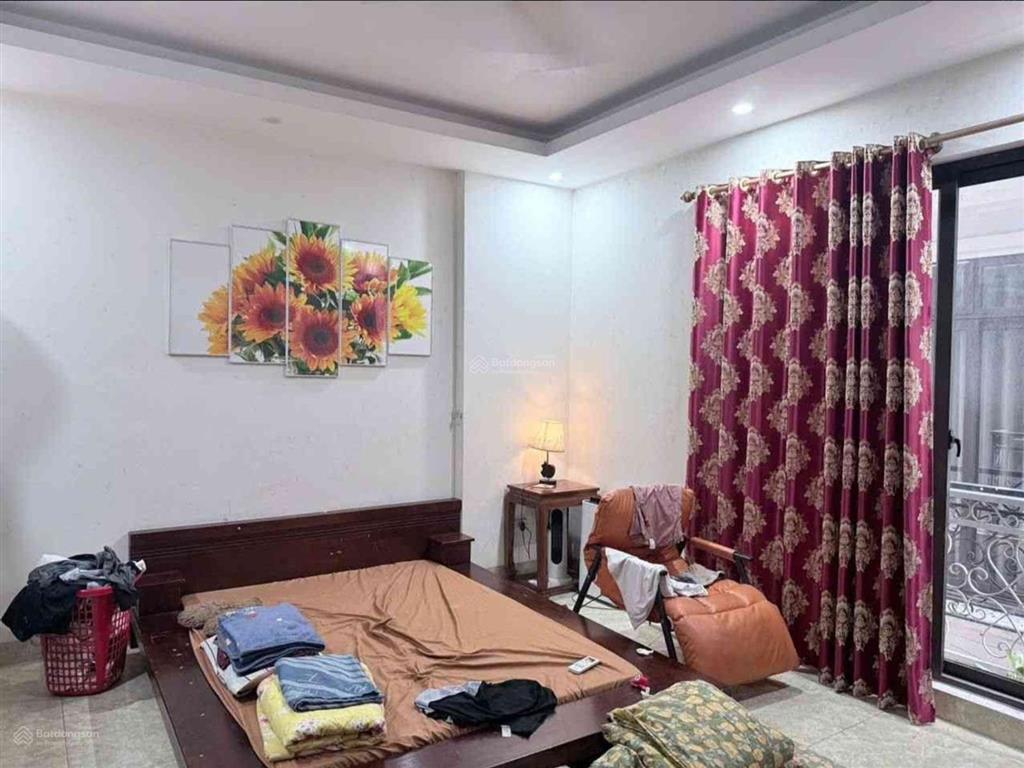 Nhà 5 tầng 34m2 cách 100m phố hồng tiến,hồ điều hòa,ô tô đỗ cổng,nhú 9 tỷ xíu thiện trí t lượng