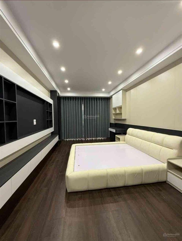 Nhà đẹp 7 tầng thang máy xịn  đường thông ô tô tránh mtkd tốt 22,48 tỷ ngõ 560 nguyễn văn cừ lb