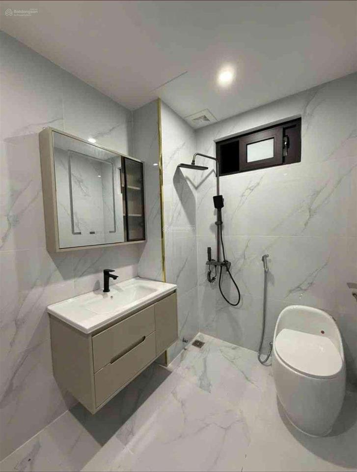 Nhà đẹp 7 tầng thang máy xịn  đường thông ô tô tránh mtkd tốt 22,48 tỷ ngõ 560 nguyễn văn cừ lb