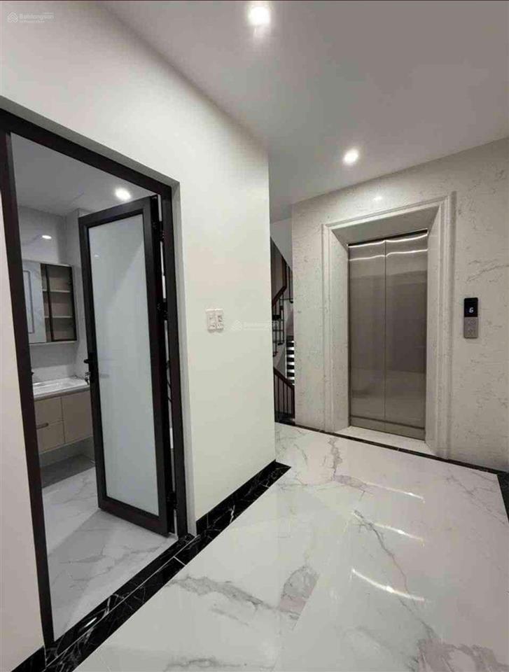 Nhà đẹp 7 tầng thang máy xịn  đường thông ô tô tránh mtkd tốt 22,48 tỷ ngõ 560 nguyễn văn cừ lb