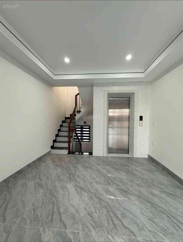 Nhà đẹp 7 tầng thang máy xịn  đường thông ô tô tránh mtkd tốt 22,48 tỷ ngõ 560 nguyễn văn cừ lb