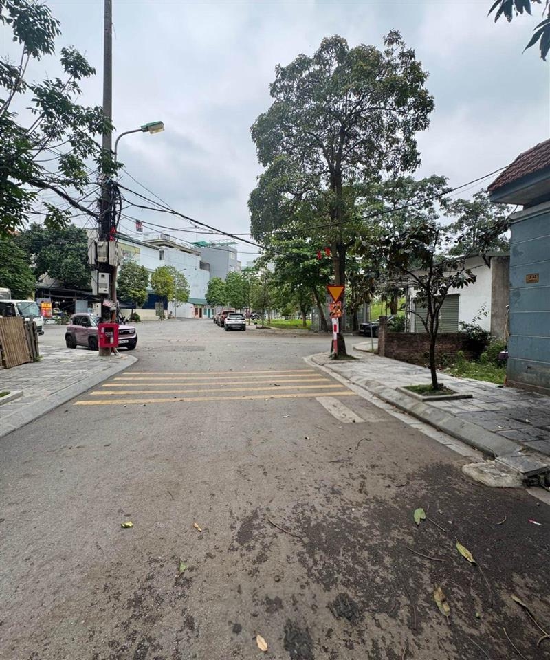 Phân lô ngõ 268 ngọc thụy long biên 80m2 full thổ cư đường thông thoáng mặt tiền vỉa hè kd.nhú 23ty