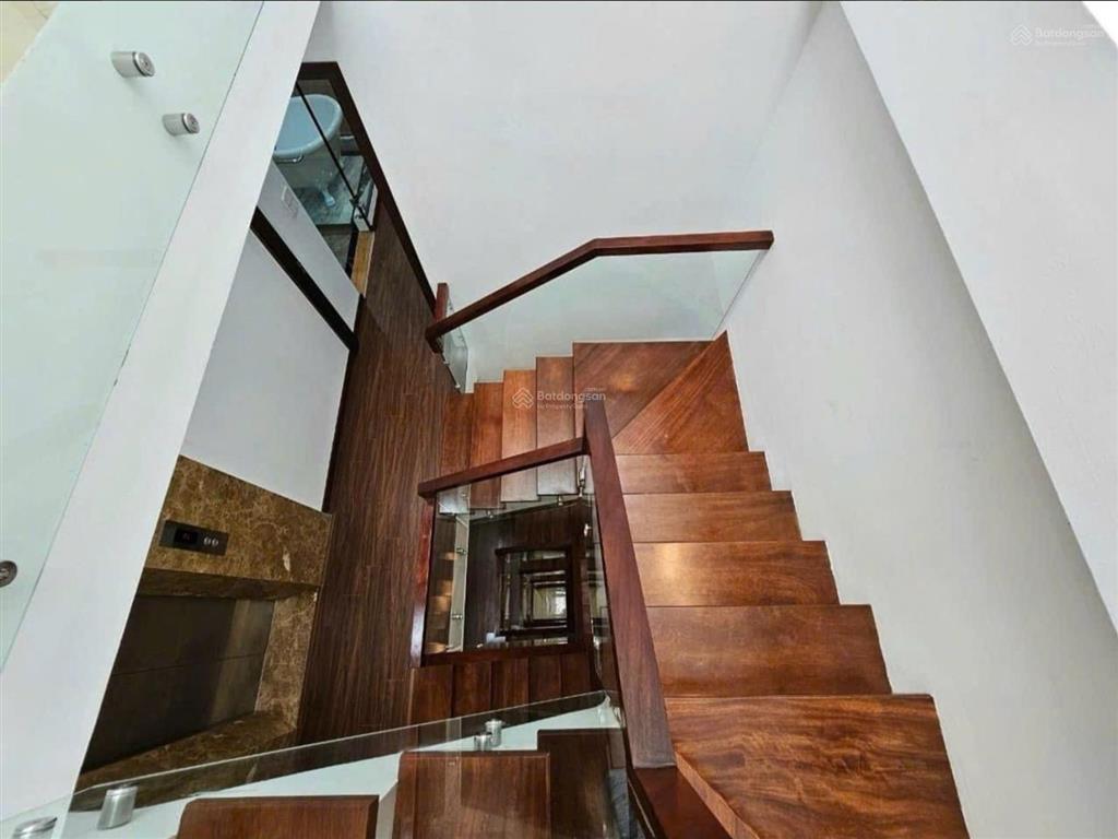 Bán nhà 6 tầng 54m2 thang máy gn 554 nguyễn văn cừ long biên hà nội nhú 20 tỷ xíu có thương lượng
