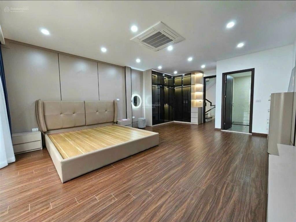 Bán nhà 6 tầng 54m2 thang máy gn 554 nguyễn văn cừ long biên hà nội nhú 20 tỷ xíu có thương lượng