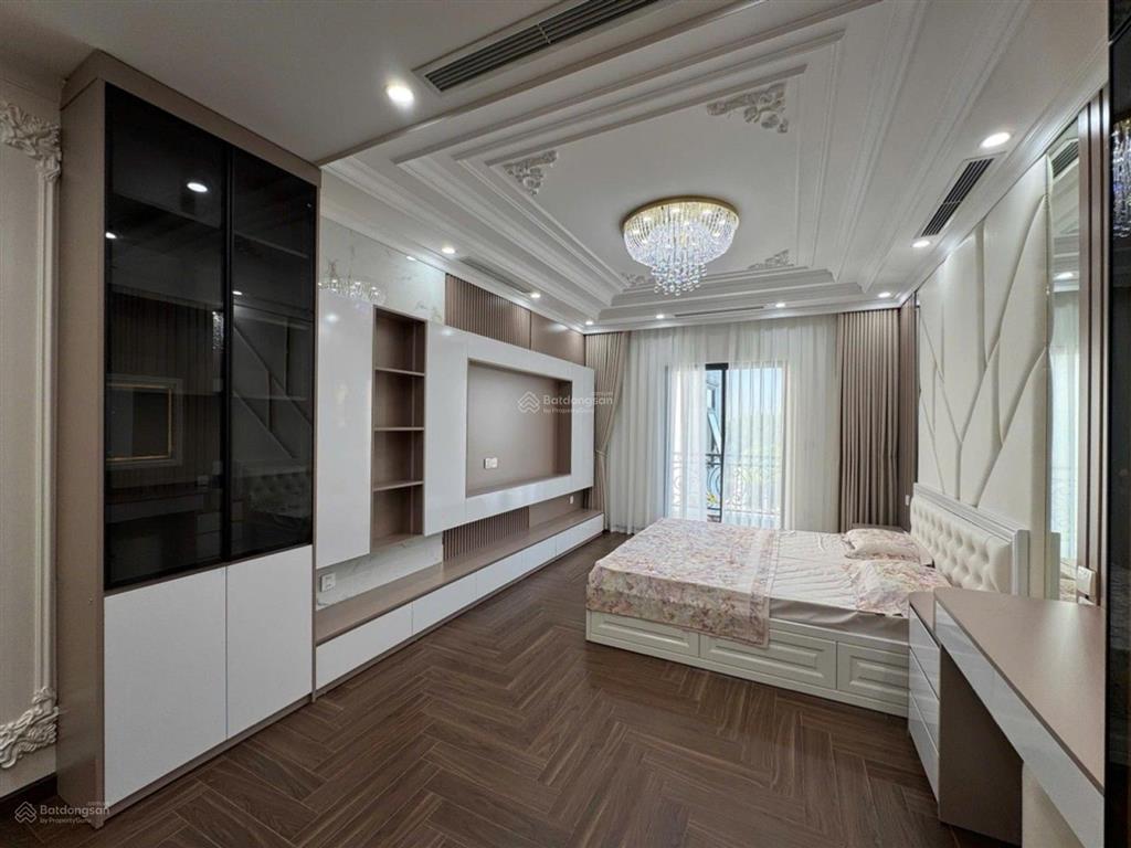 Bán nhà 7 tầng thang máy xịn, dt 50m2 vị trí mặt phố hồng tiến. ở kd, làm vp giá nhỉnh 26 tỷ có tl