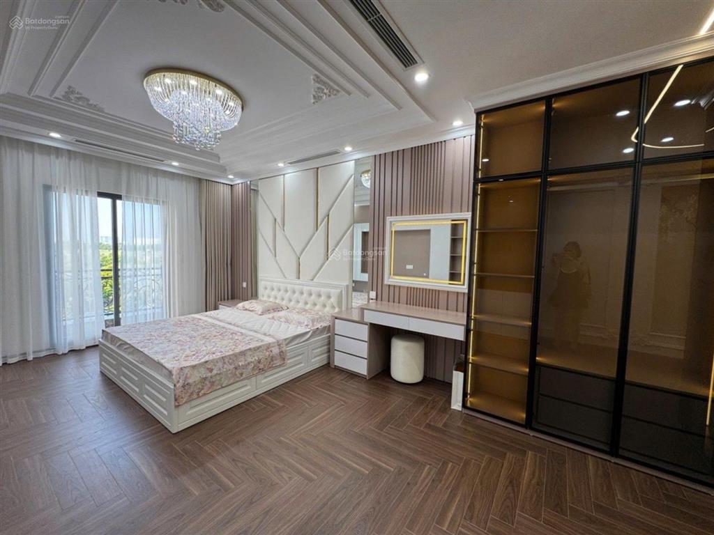 Bán nhà 7 tầng thang máy xịn, dt 50m2 vị trí mặt phố hồng tiến. ở kd, làm vp giá nhỉnh 26 tỷ có tl