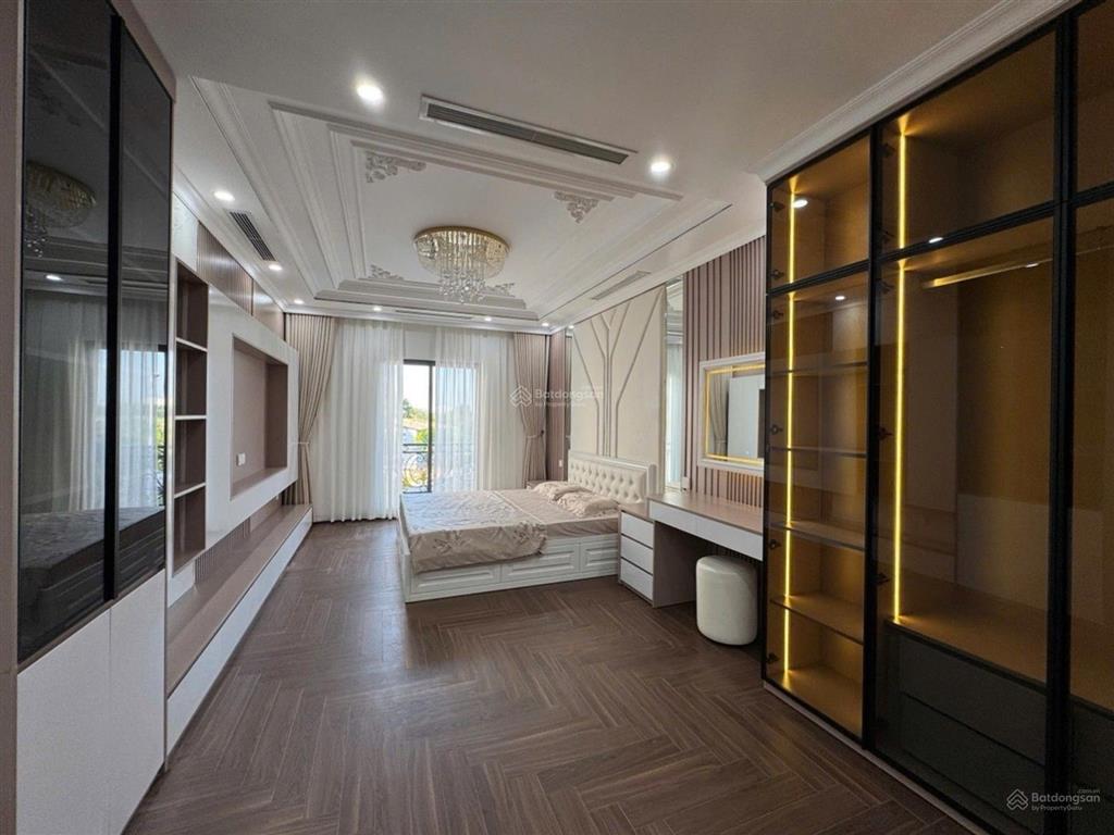 Bán nhà 7 tầng thang máy xịn, dt 50m2 vị trí mặt phố hồng tiến. ở kd, làm vp giá nhỉnh 26 tỷ có tl