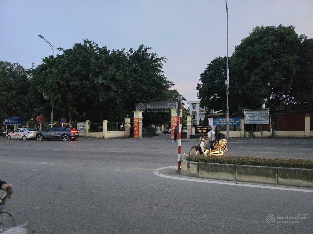 Bán gấp nhà 2 tầng vỉa hè kd mặt phố cao lỗ, 130m2, pháp lý đầy đủ, kinh doanh dòng tiền ổn định.
