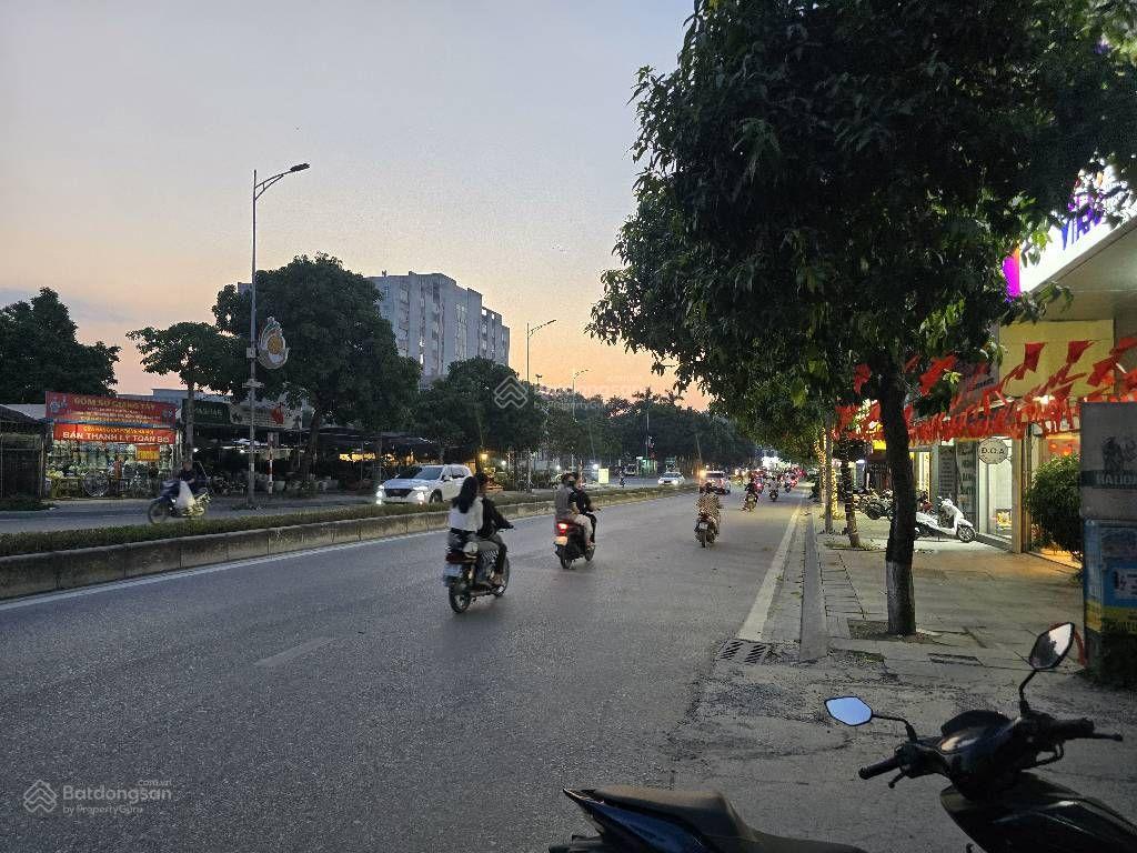 Bán gấp nhà 2 tầng vỉa hè kd mặt phố cao lỗ, 130m2, pháp lý đầy đủ, kinh doanh dòng tiền ổn định.