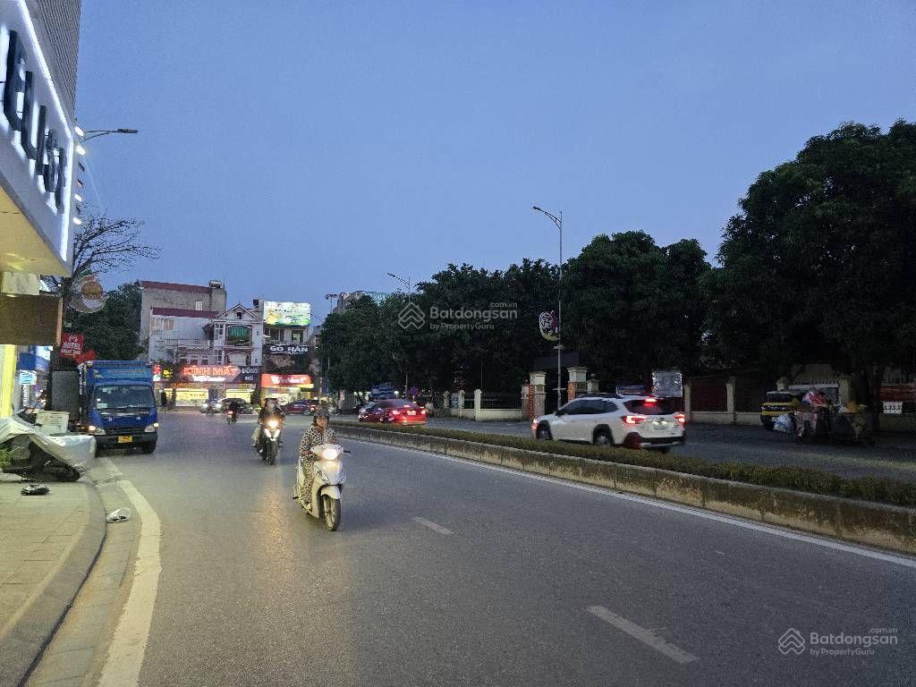 Bán gấp nhà 2 tầng vỉa hè kd mặt phố cao lỗ, 130m2, pháp lý đầy đủ, kinh doanh dòng tiền ổn định.