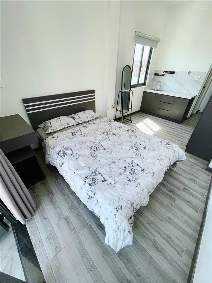 Phòng ban công quận 4 ngay gần chợ xóm chiếu