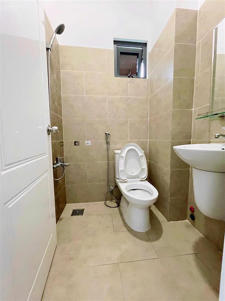 Phòng ban công quận 4 ngay gần chợ xóm chiếu