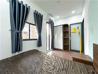 Cần cho thuê căn 2pn trần hưng đạo quận 5  có ban công full nội thất