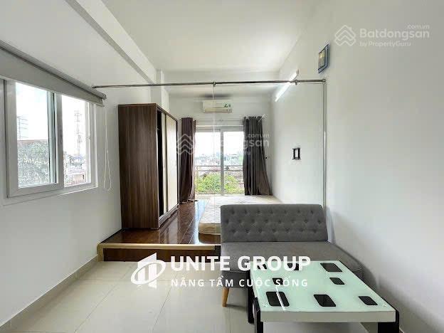 Phòng ban công quận 4 ngay nguyễn khoái full nội thất rộng rãi