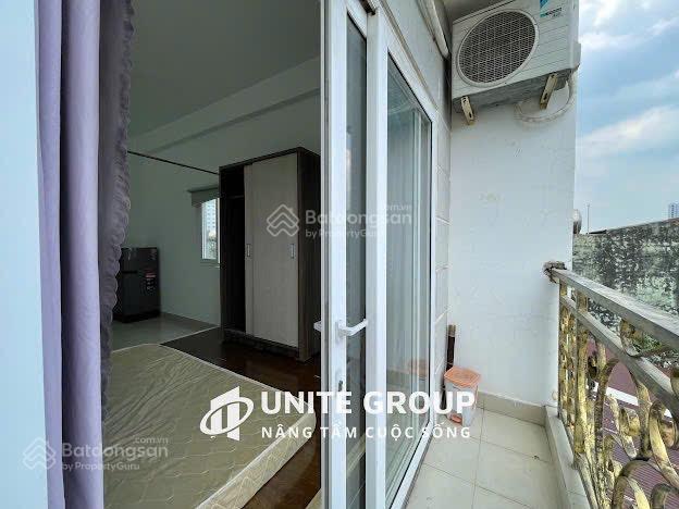 Phòng ban công quận 4 ngay nguyễn khoái full nội thất rộng rãi