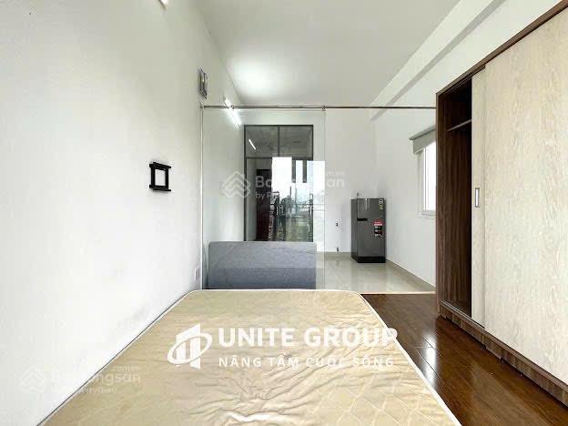 Phòng ban công quận 4 ngay nguyễn khoái full nội thất rộng rãi