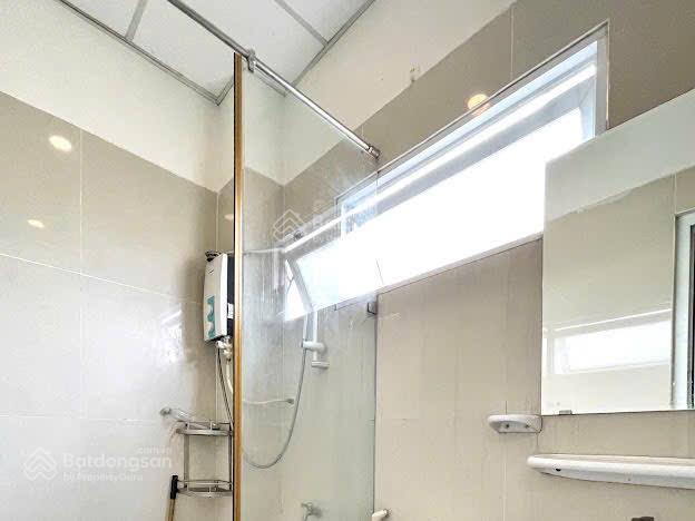 Phòng ban công quận 4 ngay nguyễn khoái full nội thất rộng rãi