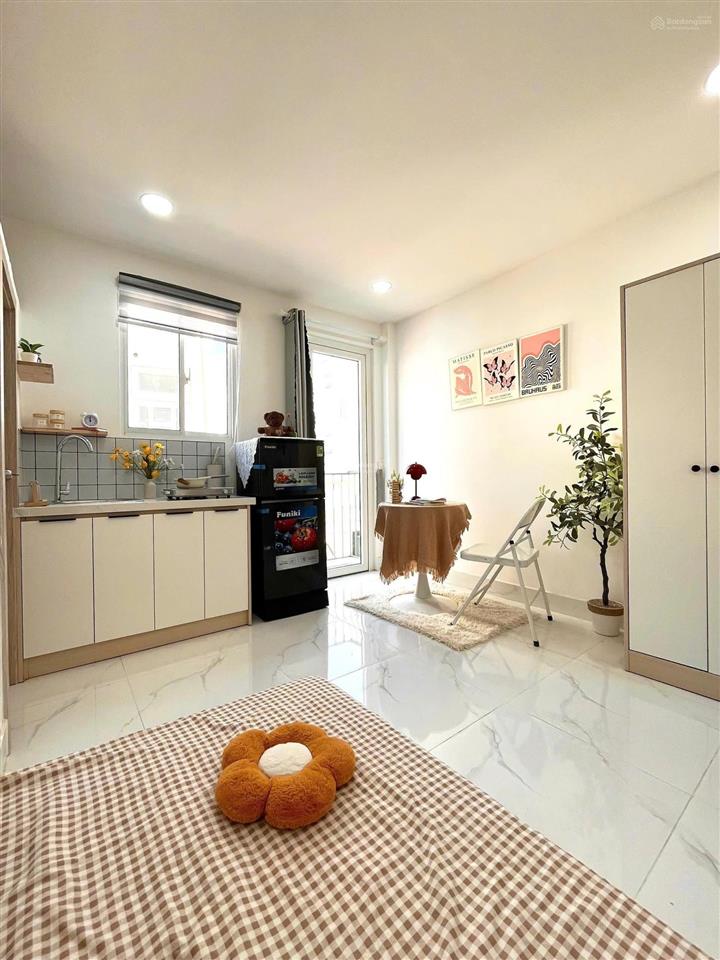 Phòng mới ngay tôn đản quận 4 có ban công full nội thất