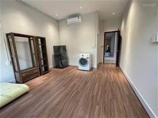 Cho thuê phòng ban công quận 5 mới 100% có máy giặt riêng