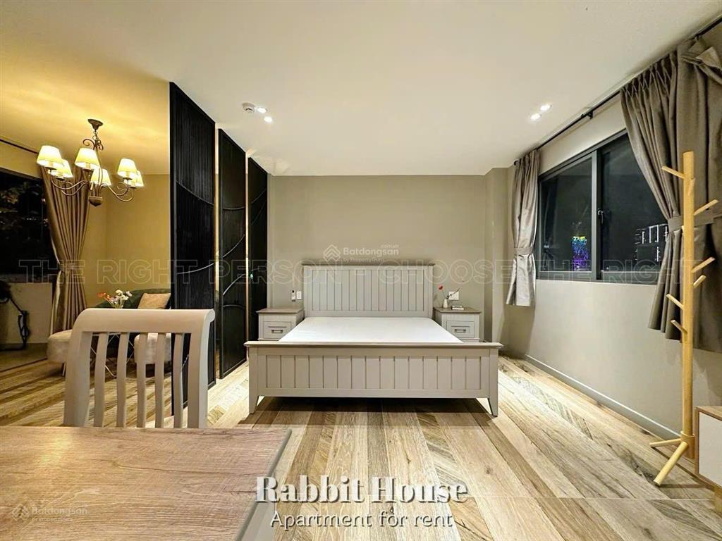 Cho thuê căn hộ penthouse quận 1 ban công full nội thất