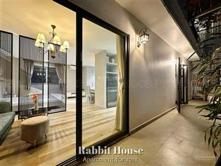 Cho thuê căn hộ penthouse quận 1 ban công full nội thất