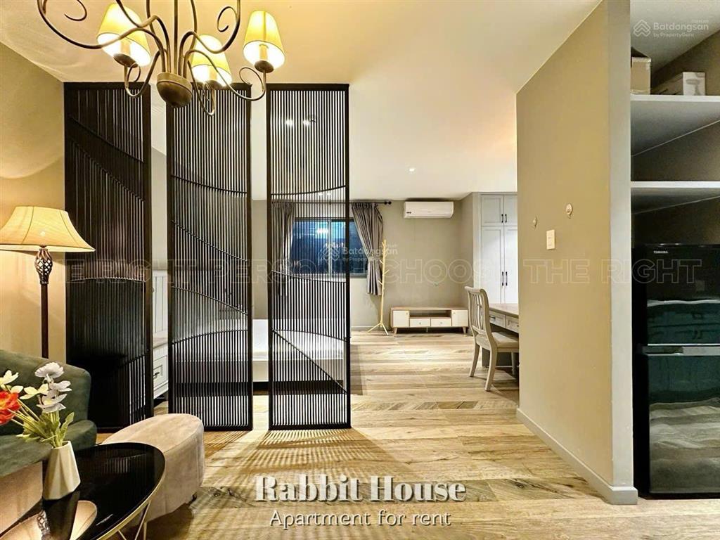 Cho thuê căn hộ penthouse quận 1 ban công full nội thất