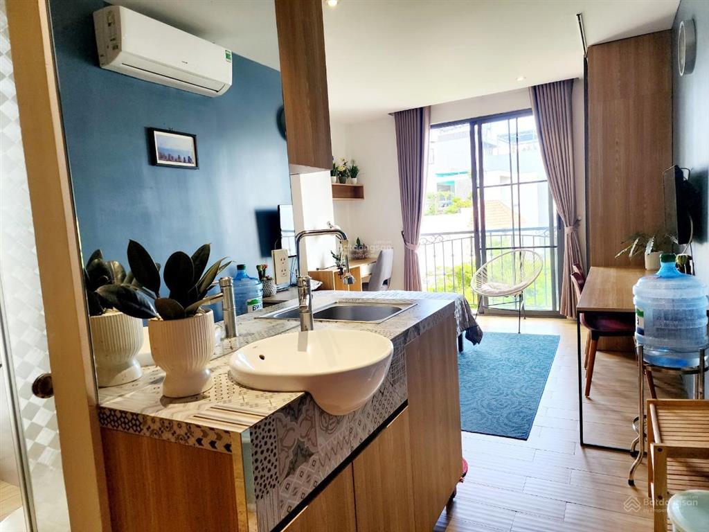 Trống phòng quận 10 ban công full nội thất decor đẹp