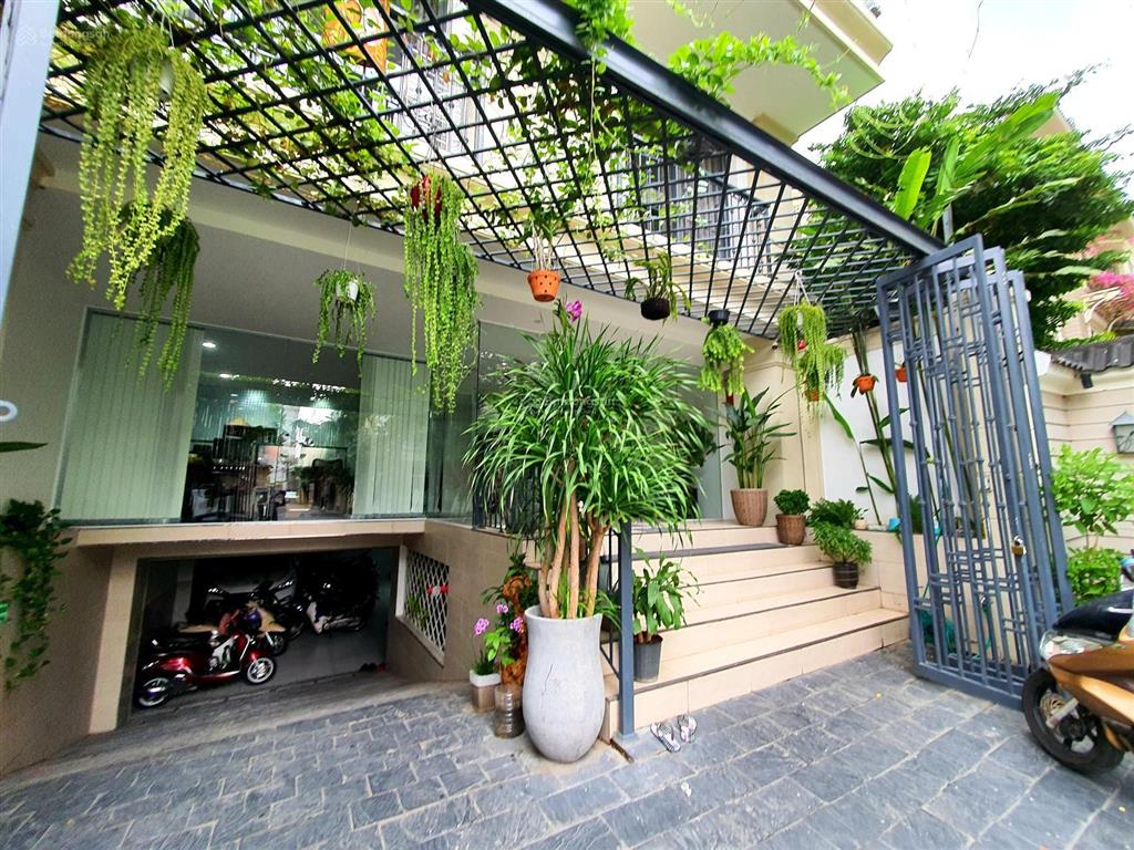 Trống phòng quận 10 ban công full nội thất decor đẹp