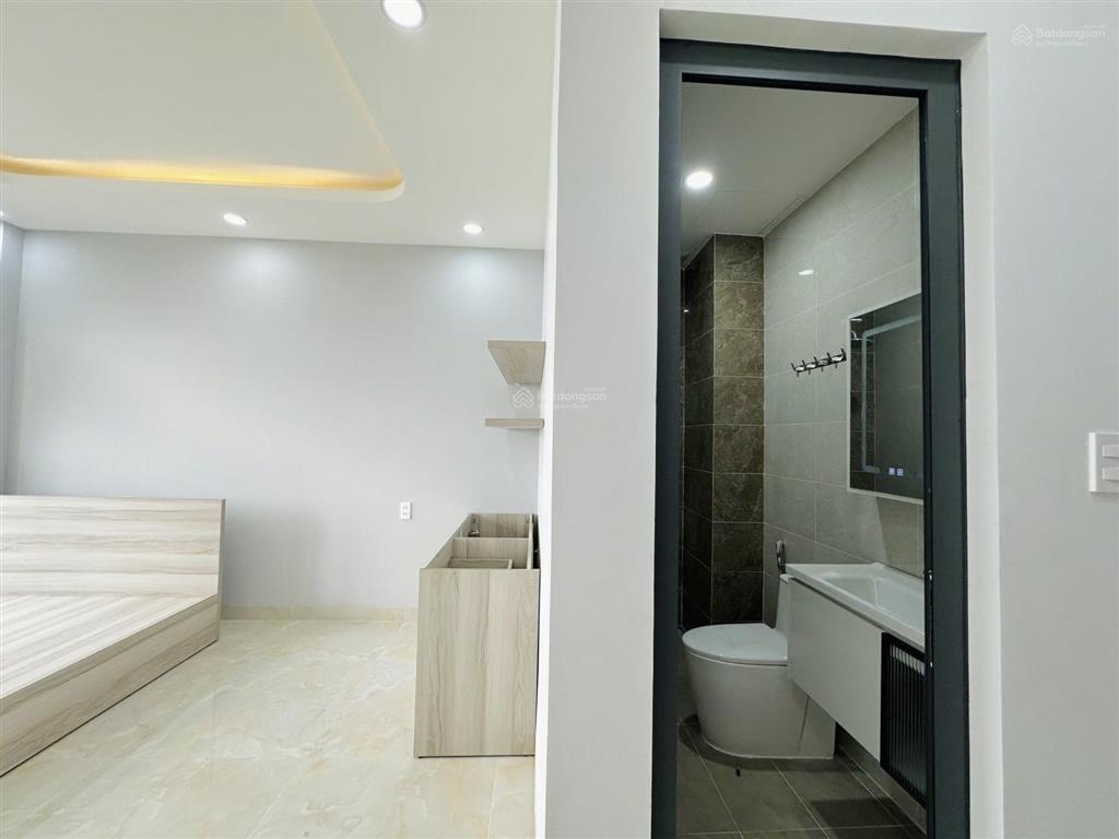 Dương quảng hàm rộng  ban công  full nội thất  thang máy