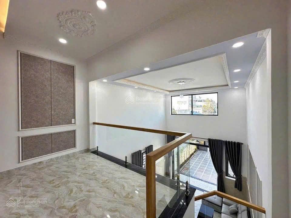 Cần tiền bán gấp nhà sổ riêng thổ cư nằm ngay kp6  phường trảng dài