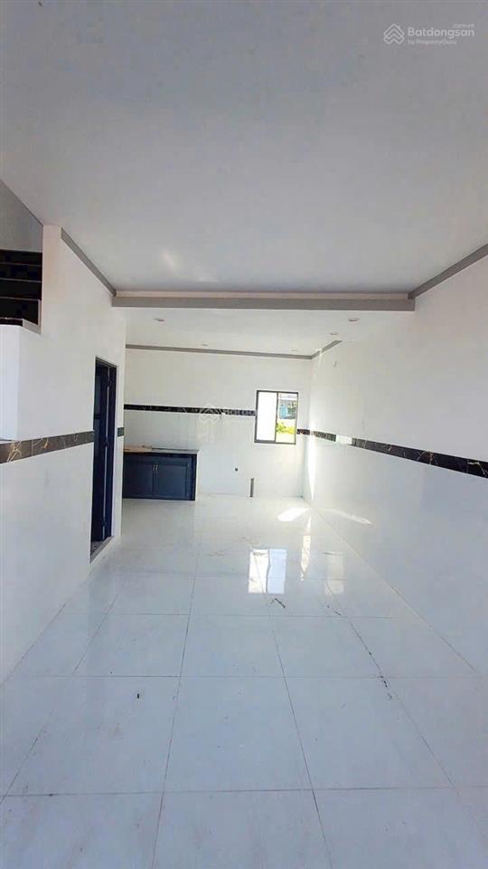 Cần tiền bán gấp căn nhà nằm ngay chợ thạnh phú