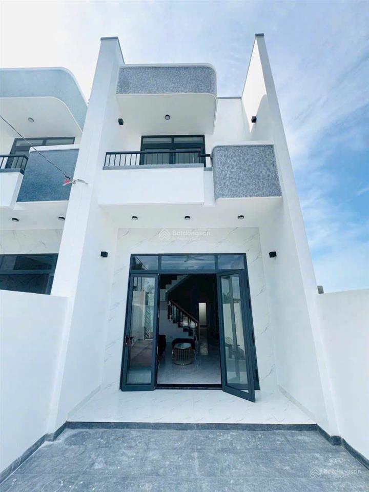 Cần tiền hạ giá bán gấp nhà 1 trệt 1 lầu nằm ngay cầu bạch đằng 2
