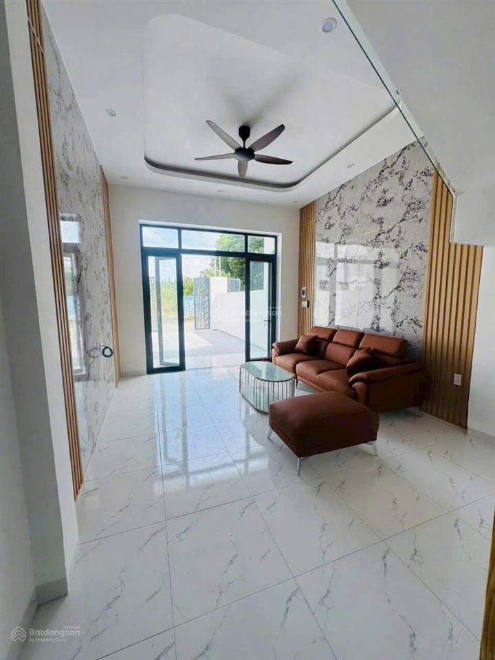 Cần tiền hạ giá bán gấp nhà 1 trệt 1 lầu nằm ngay cầu bạch đằng 2