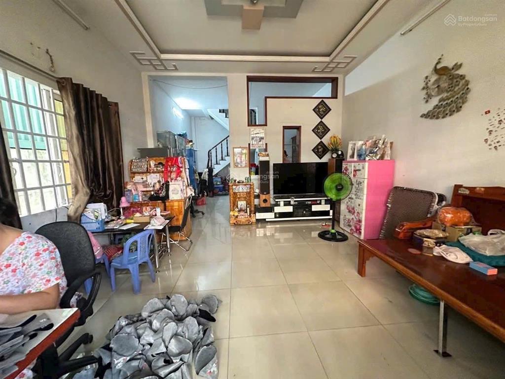 Nhà diện tích khủng ngang 6.42m x 20m đúc 1 lầu có 5 phòng ngủ, 3 toilet. 1 sẹc hẻm 6m