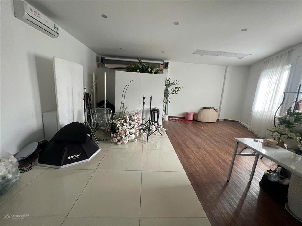Văn phòng giờ tự do 24/7 giá 8tr 43m2 tòa nhà mặt tiền phùng văn cung, phú nhuận khu phan xích long