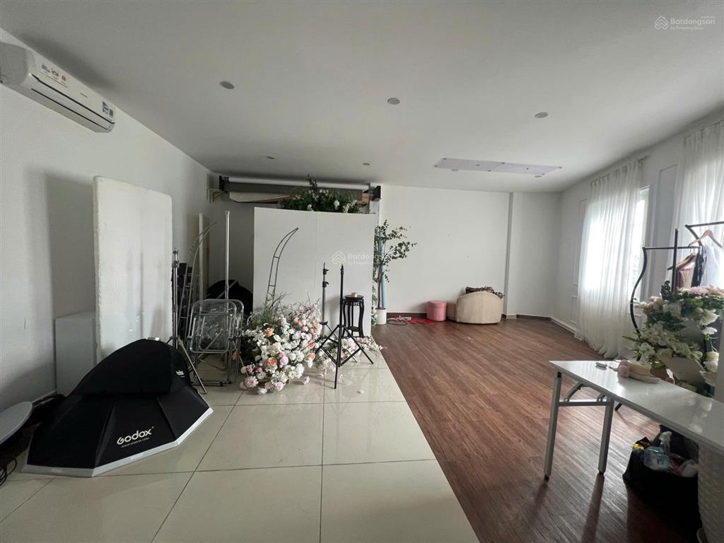 Văn phòng giờ tự do 24/7 giá 8tr 43m2 tòa nhà mặt tiền phùng văn cung, phú nhuận khu phan xích long
