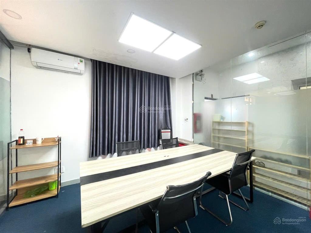 Văn phòng quận 3 giá 30 triệu (95m2) đầy đủ bàn ghế sẵn