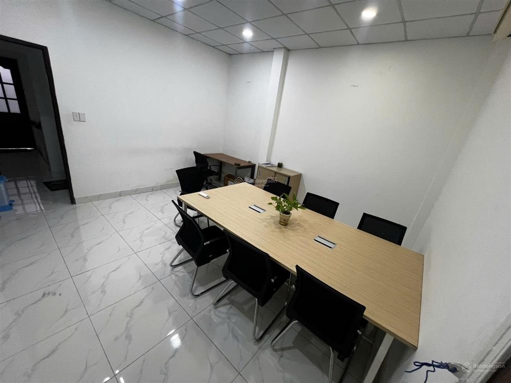 Văn phòng 25m2 giờ tự do giá 5 triệu/th lầu 1 tòa nhà vp mặt tiền trường sơn, tân bình khu sân bay