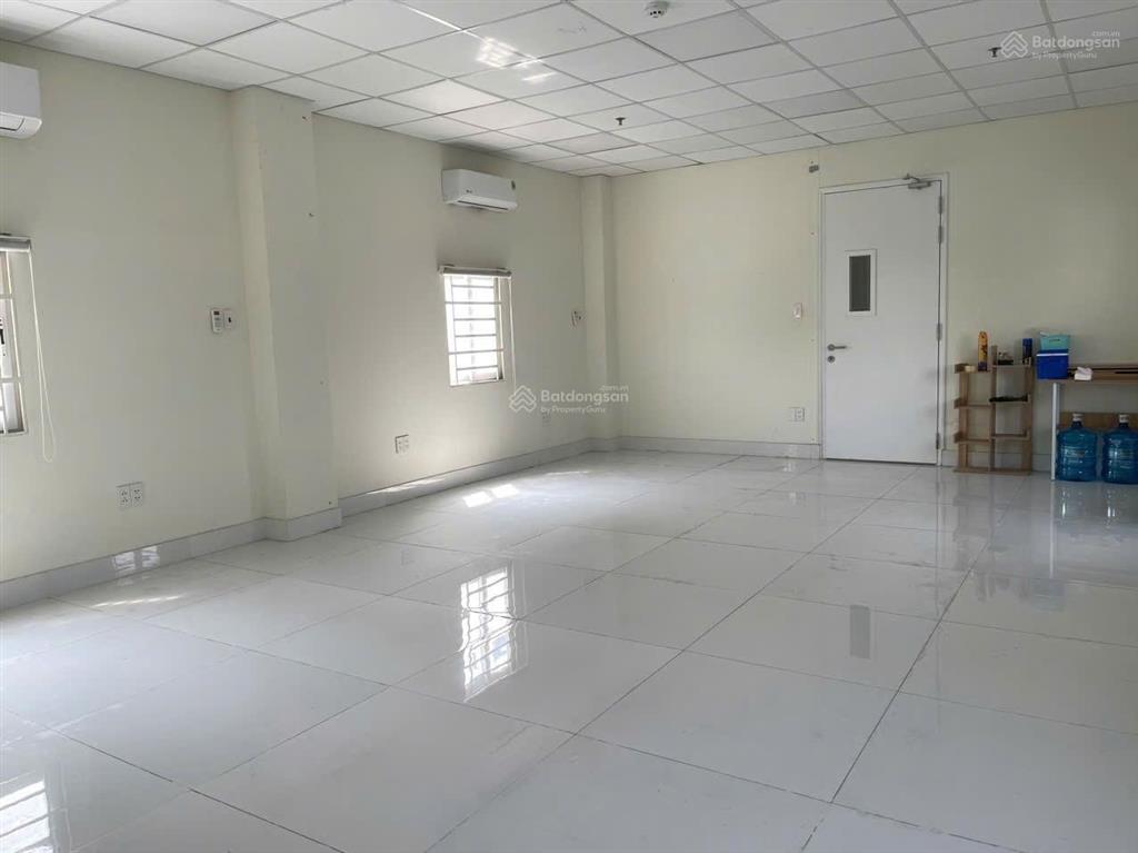 Văn phòng khu sân bay 48m2 giá 9 triệu/tháng tòa nhà đường giải phóng