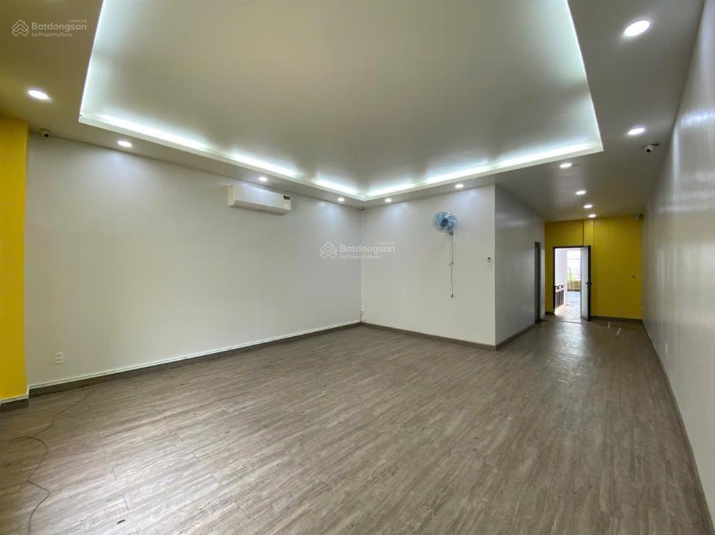 Văn phòng giờ tự do 24/7 120m2 giá 19 triệu/tháng mặt tiền trường sơn khu sân bay